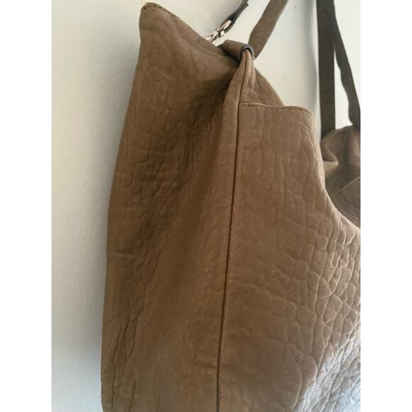 Vincent Camuto Arlow Pebbled Leather Ctossbody Handbag - Picture 4 of 9